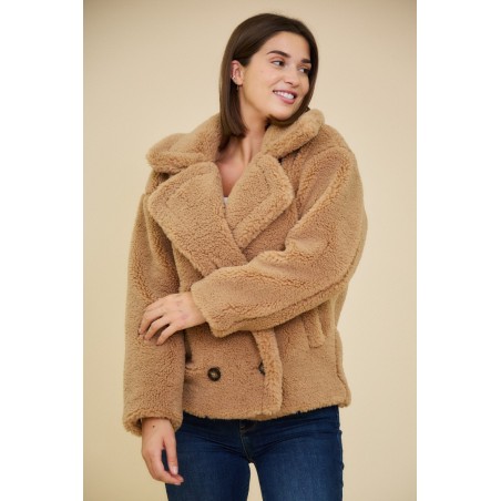 Manteau court en fausse fourrure